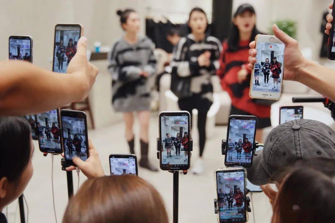 供给云saas平台网红供应链，重构直播电商时代