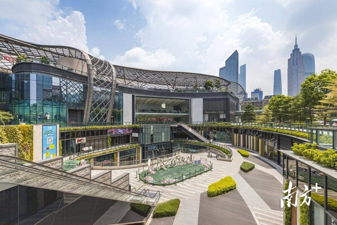 广州市商务局局长洪谦:加快建成具有全球影响力美誉度的国际消费中心城市|南方观察·权威访谈