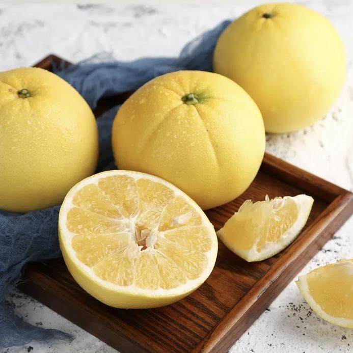 “秋冬吃柚，赛过吃肉” 东方甄选为你精选能榨汁喝的黄金葡萄柚