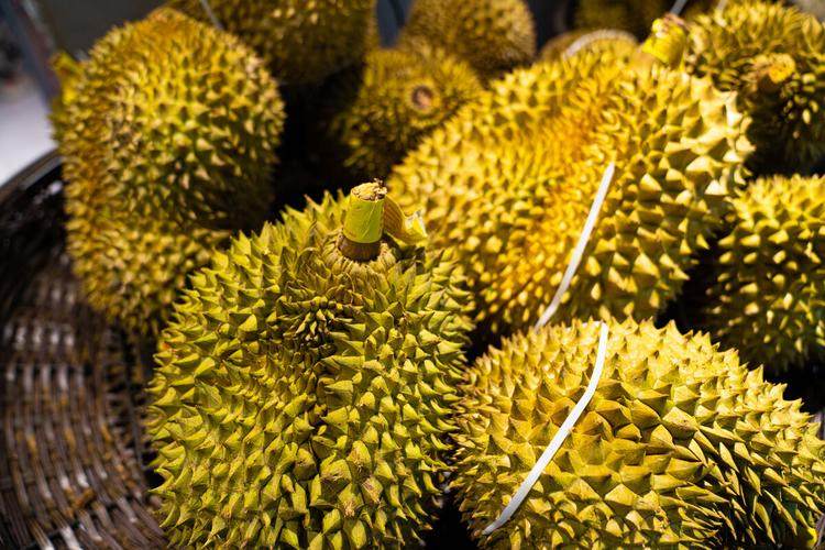 拒绝“开盲盒”式买榴莲，“东方甄选”优选泰国AAA级金枕榴莲