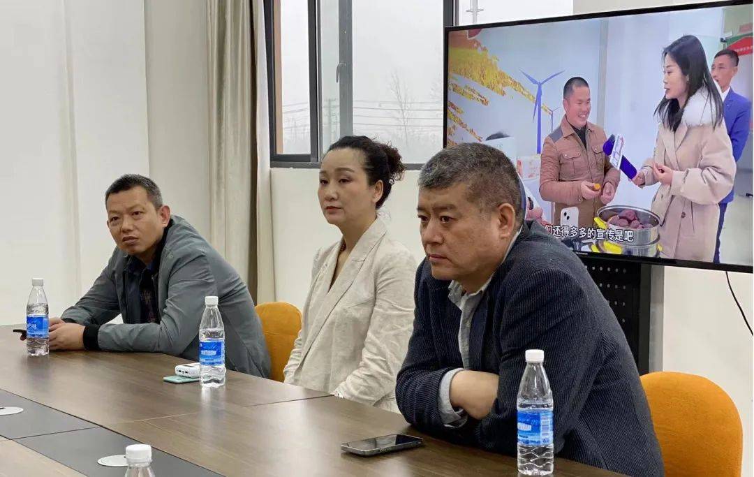 武汉墨漾文化传播有限公司考察组一行莅临钟祥电商中心参观考察