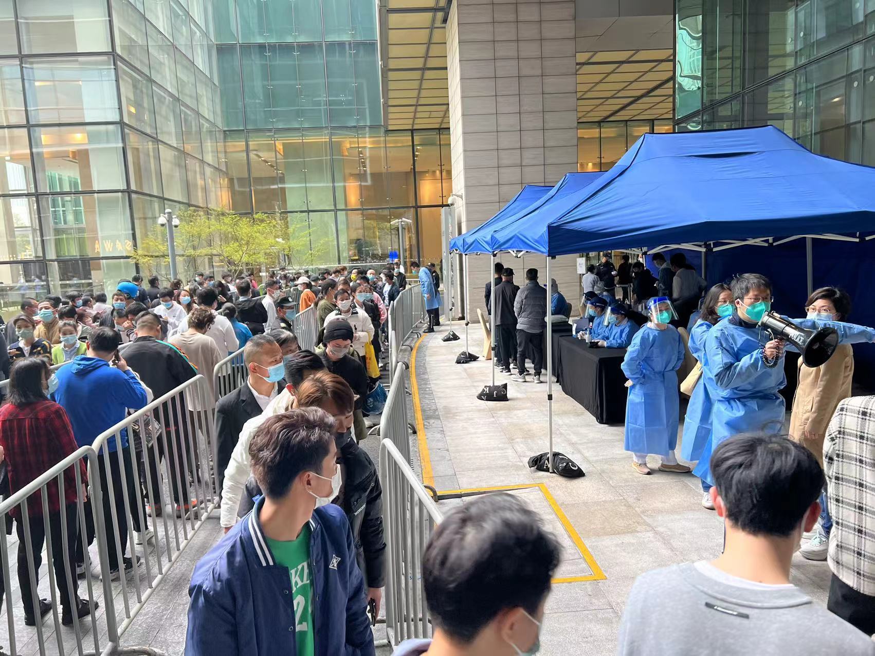 区商务委:联系大型电商平台启动应急保供措施,确保生鲜食品供应
