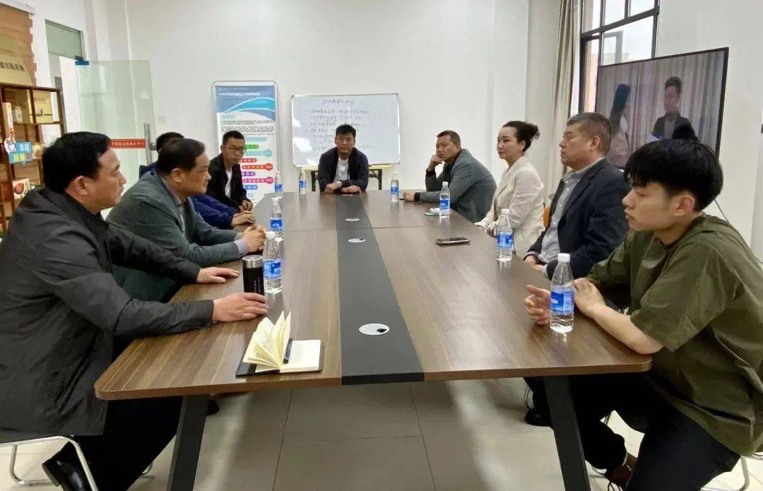 武汉墨漾文化传播有限公司考察组一行莅临钟祥电商中心参观考察