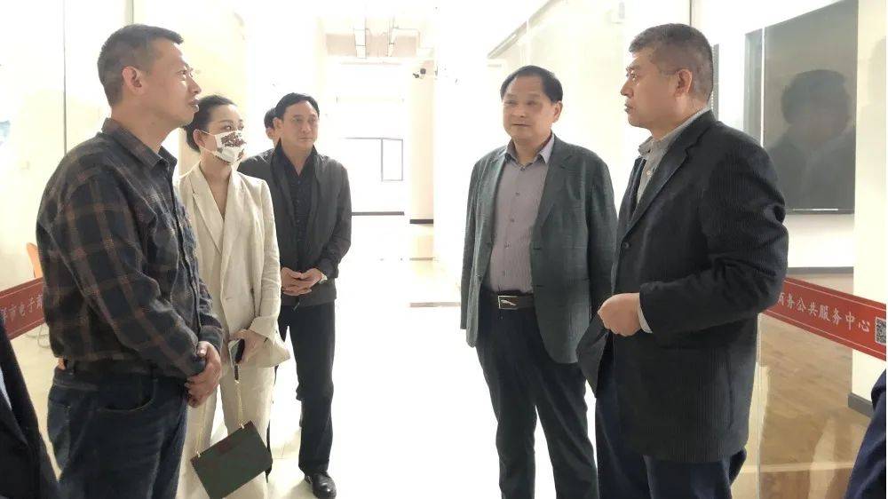 武汉墨漾文化传播有限公司考察组一行莅临钟祥电商中心参观考察