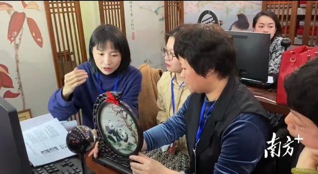 潮州绣娘走进直播间!公益电商培训助力妇女创业
