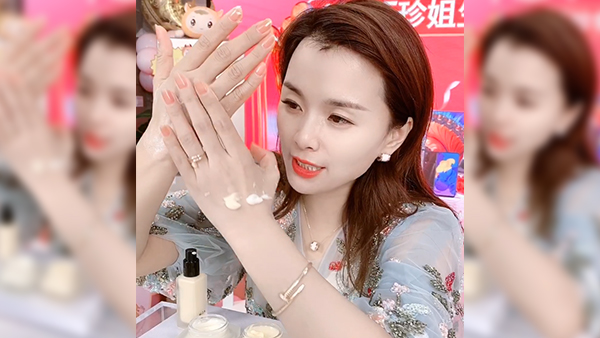登顶美妆类目第一 朵拉朵尚实力取胜