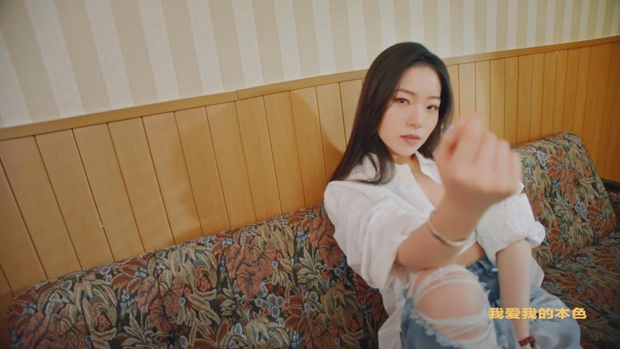 INTO YOU #525爱我本色#公益日，携手阿达娃共同守护她力量