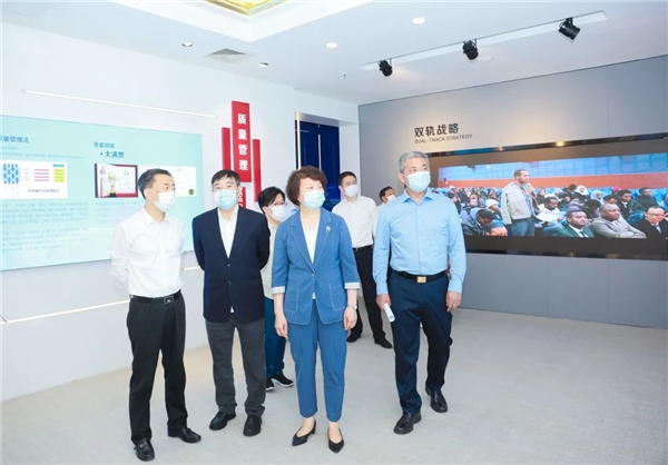 无锡市纪委书记周凤琴一行赴江苏阳光调研