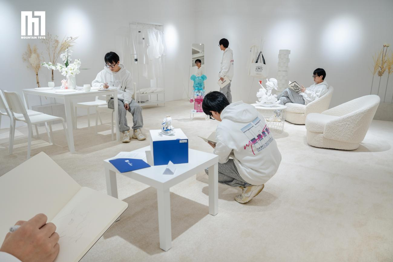 从潮流玩具到艺术探索，潮玩IP如何为消费持续赋能？