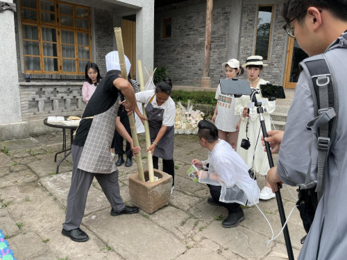 跟着直播去旅行,花房集团数字助农激活乡村振兴新引擎