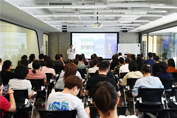 发挥链长单位优势,助力区域经济发展,值得买科技为丰台区企业开展直播电商培训