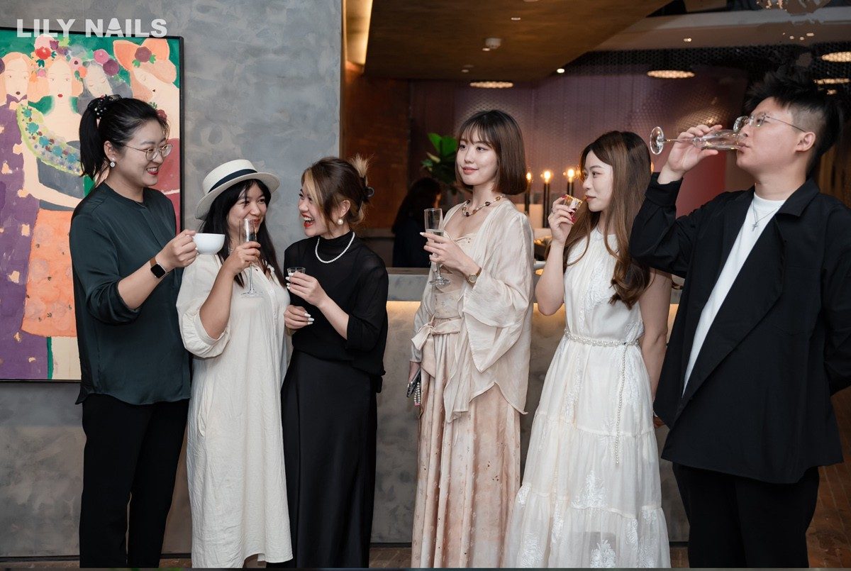 合作艺术画家，LILY NAILS艺术氛围满满
