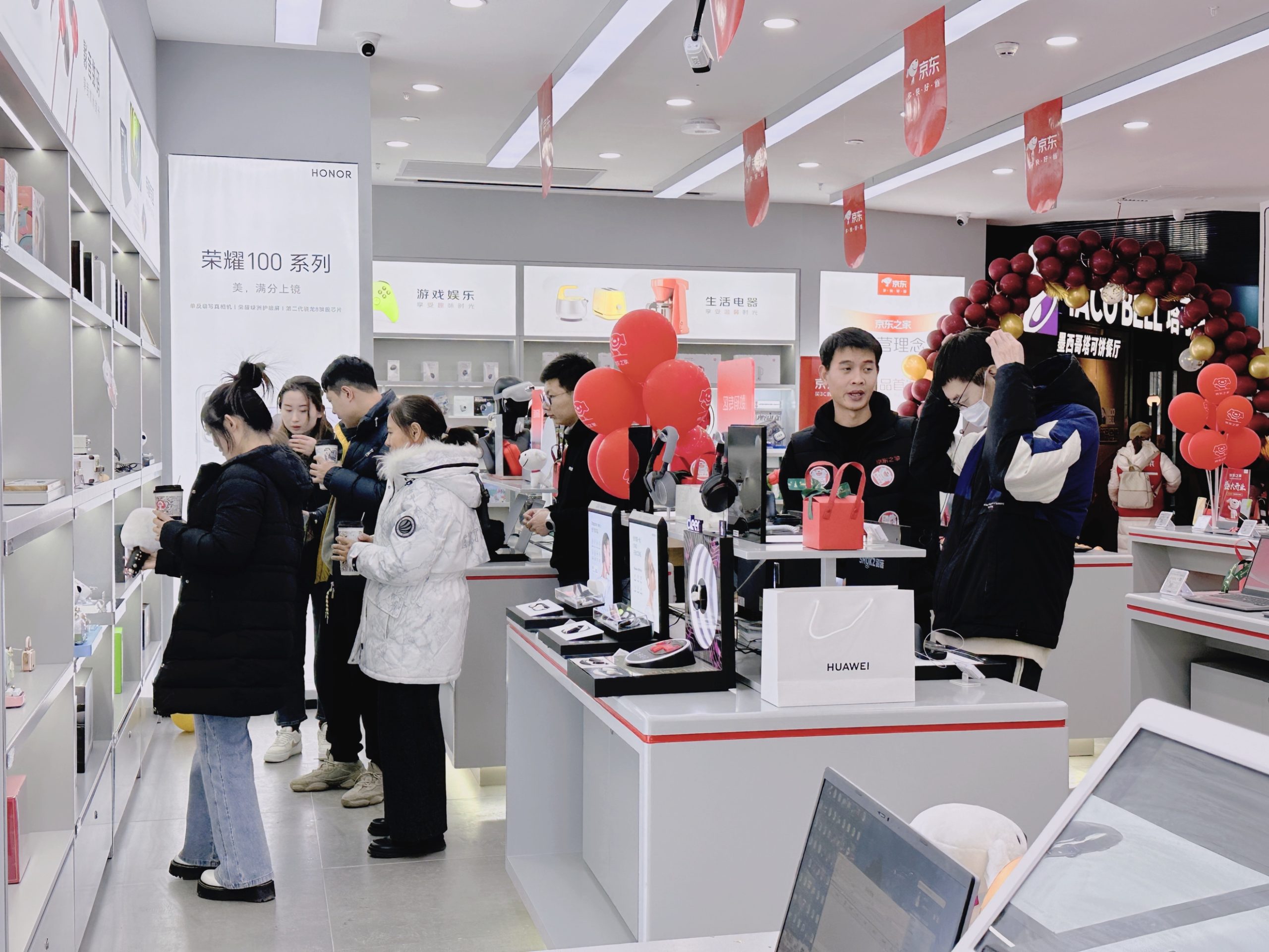 来京东3C数码门店一站购齐龙年新年货 手机、电脑等大牌潮电又好又便宜