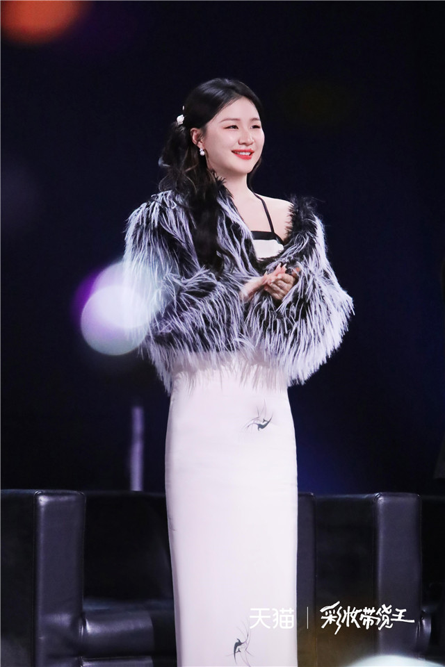 《彩妆带货王》成团夜,十大美妆主播成功登上王座!