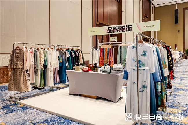 四大趋势发布、百家品牌参展，快手电商2024服饰趋势发布秀助力商家把握上新潮流