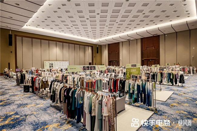 四大趋势发布、百家品牌参展，快手电商2024服饰趋势发布秀助力商家把握上新潮流