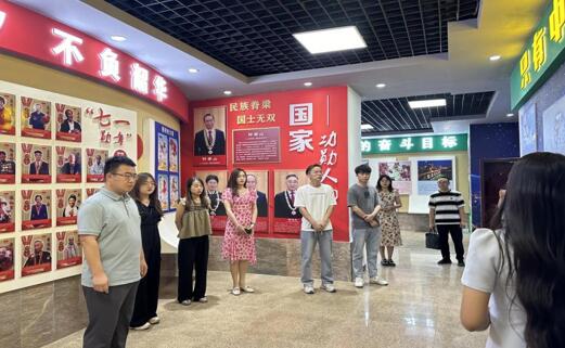 电商产业园党支部、石材园社区联合开展“关爱新群体 护航新业态”暖心行动