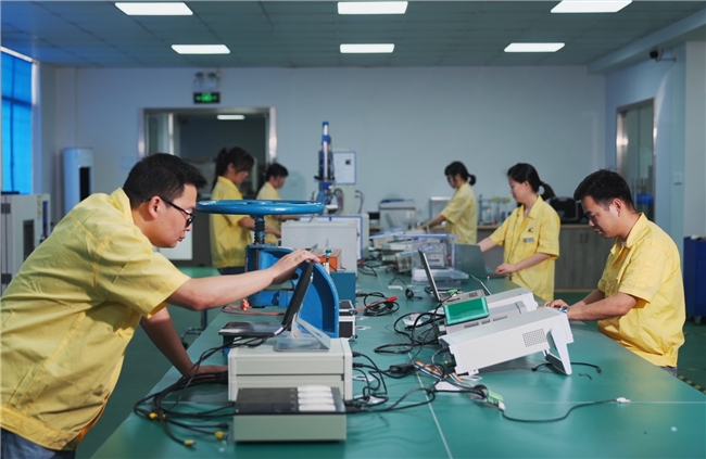 生命之帆 健康之舟 ——-记洪常青与民用多档近高压氧舱