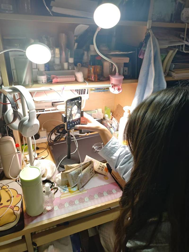 素人最有参与感的双11，女大学生用开拍App日更百条带货视频，爆卖上千单