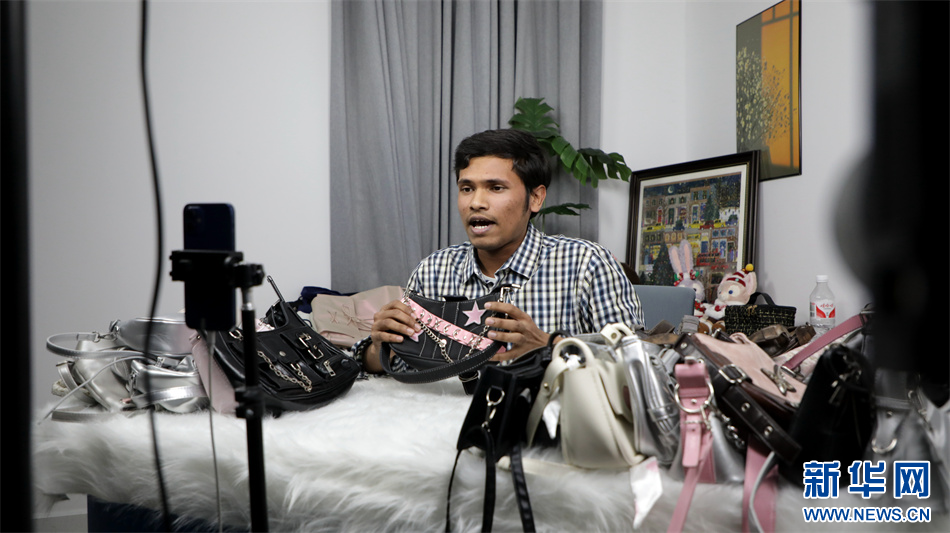 向新黔行·内陆开放高地｜贵州：高校跨境电商直播实训提升学生就业创业技能