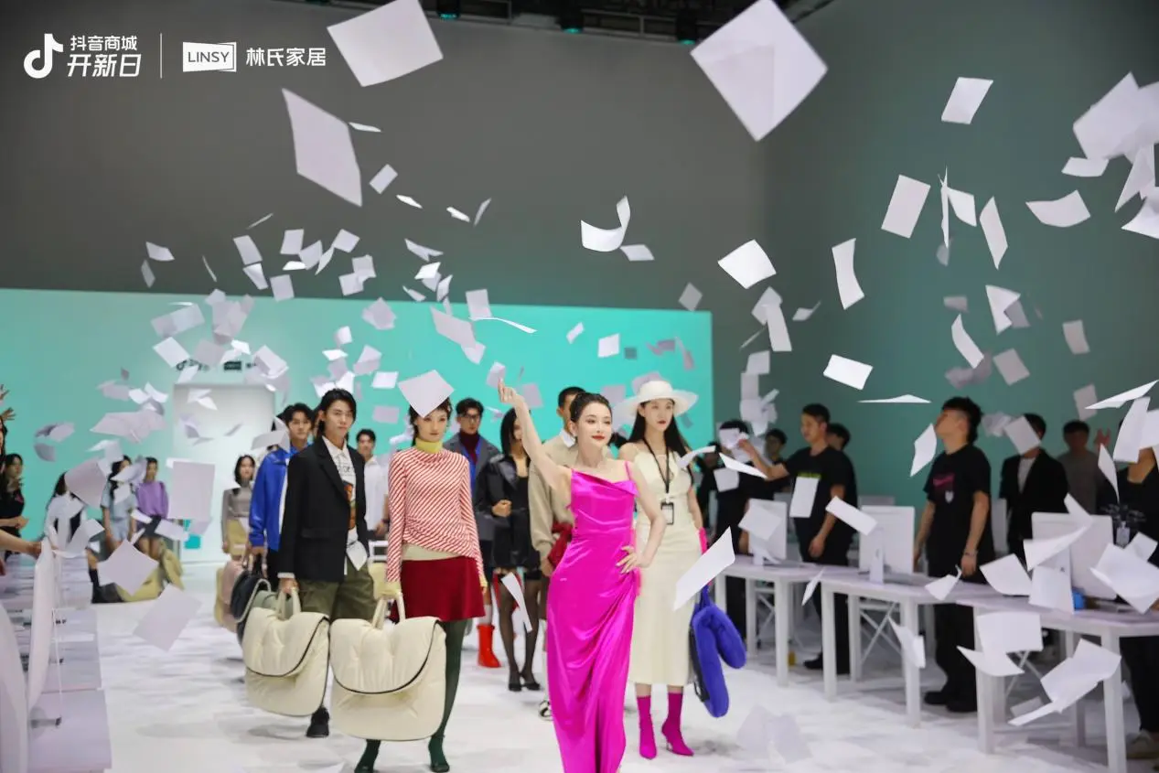 都 2025 年了，还有品牌不会抢「风」头吗？