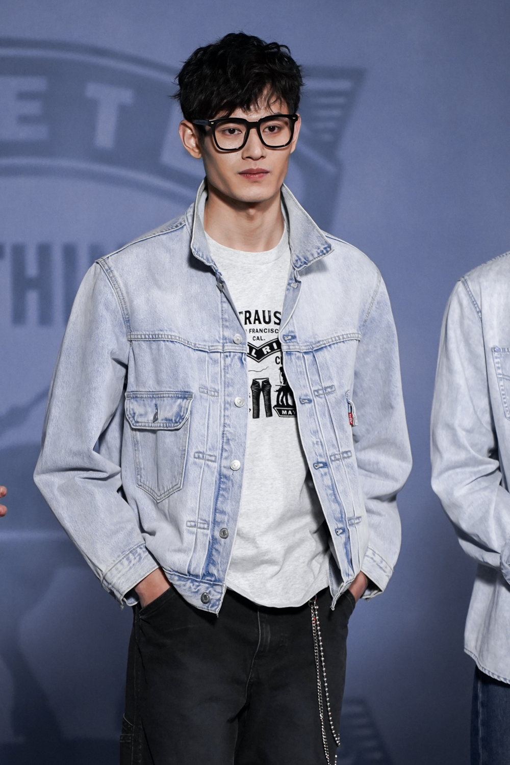 直播间里的“时空穿越”：百年牛仔邂逅新秀场，天猫服饰重构品牌增长新叙事