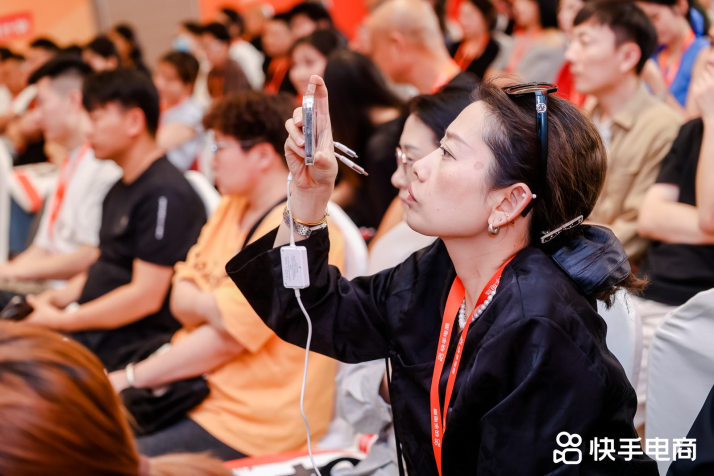 快手电商在郑州落地新商培训会，扶持传统服装商家转型发展