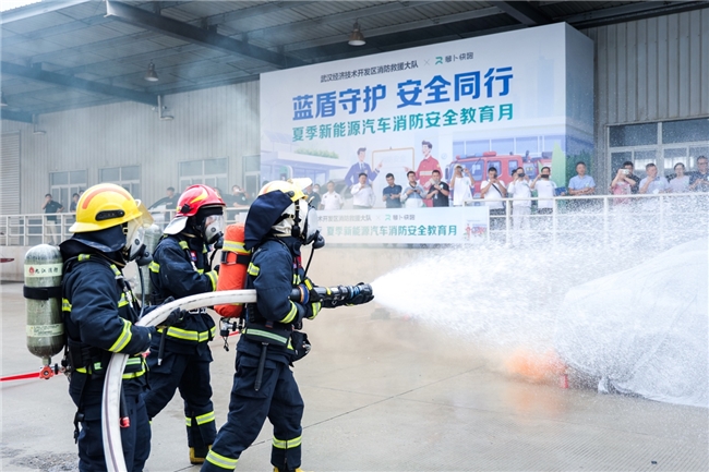 多地消防部门联合萝卜快跑开展安全宣教月活动，共筑安全防线
