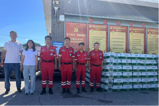 4：华润饮料志愿者将怡宝水配送至天津市蓟州区下营镇.png