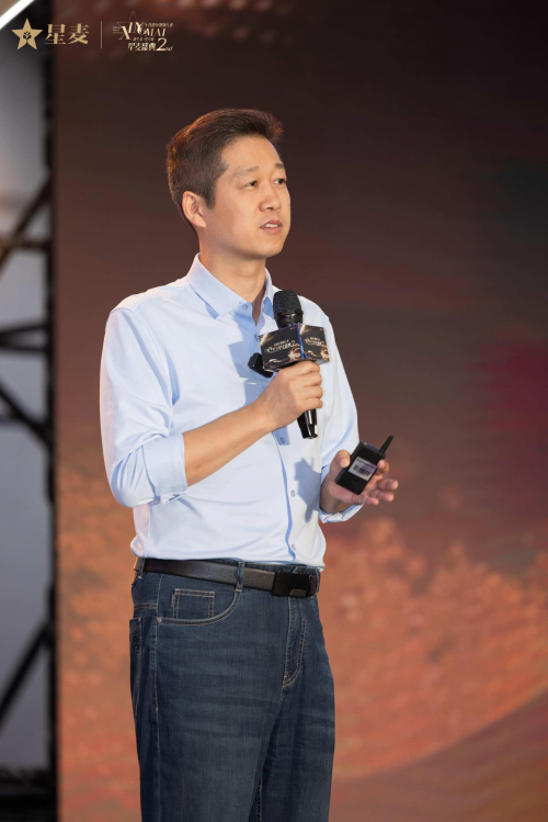 老爸评测魏文锋出席2025杭州电商新渠道博览会，并获年度科学标杆人物