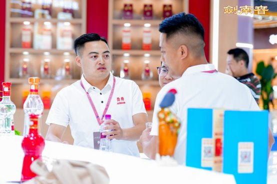 剑南春亮相贵阳酒博会，文化科技双擎引领行业复苏