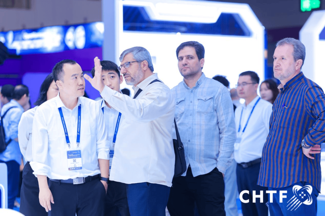 百团万家专业采购商抢赢先机，高交会成全球科创的“超能枢纽”
