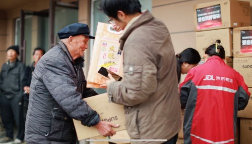 京东联合多方发起助老公益行动，500份爱心电饭煲和优质大米守护乡村老人每一餐