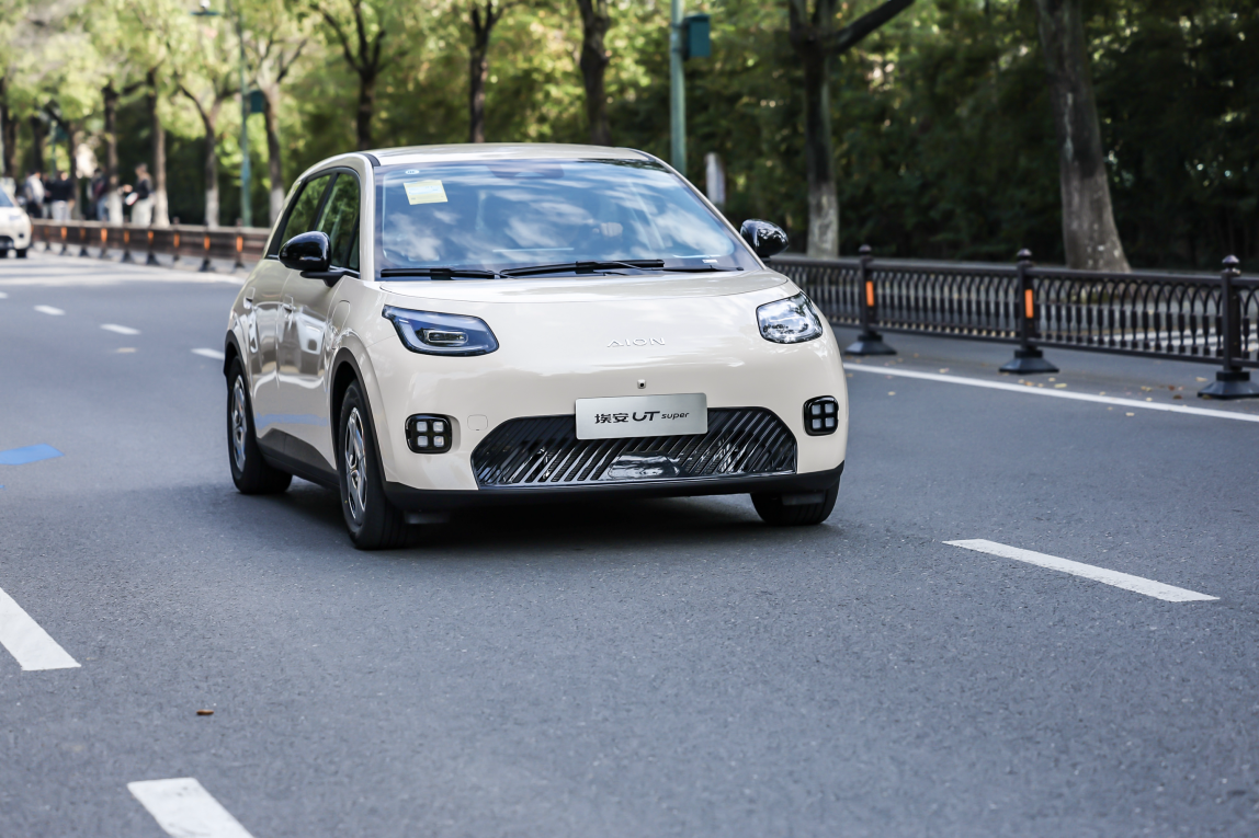埃安UT super刷新新能源购车门槛，最低仅需4.99万