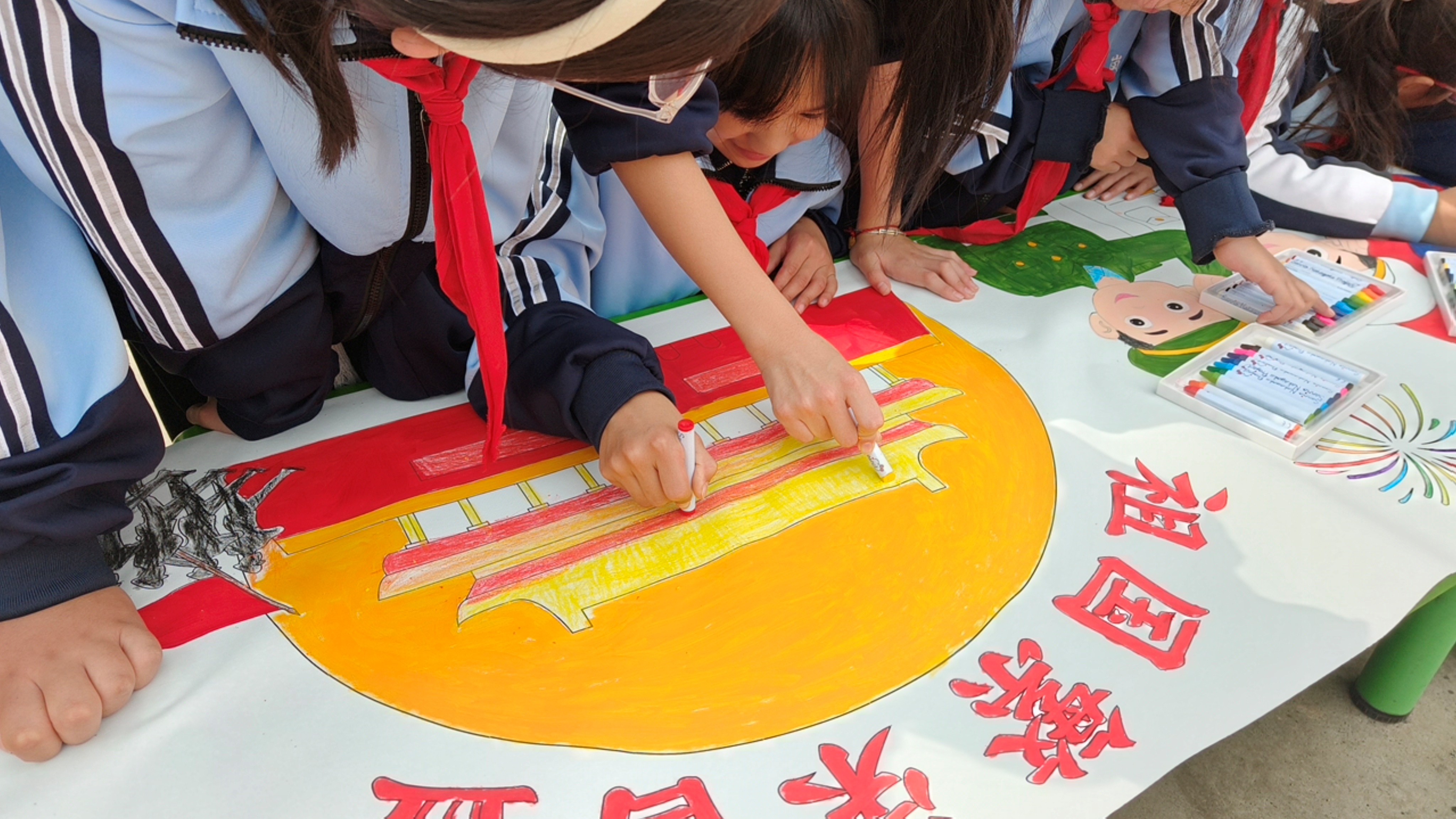 三丽鸥暖心公益步履不停 用色彩点亮乡村儿童美育梦想