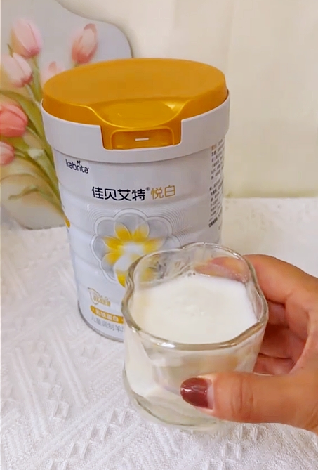 还在问“哪款新生儿奶粉好”？过来人推荐这款加白艾特悦白