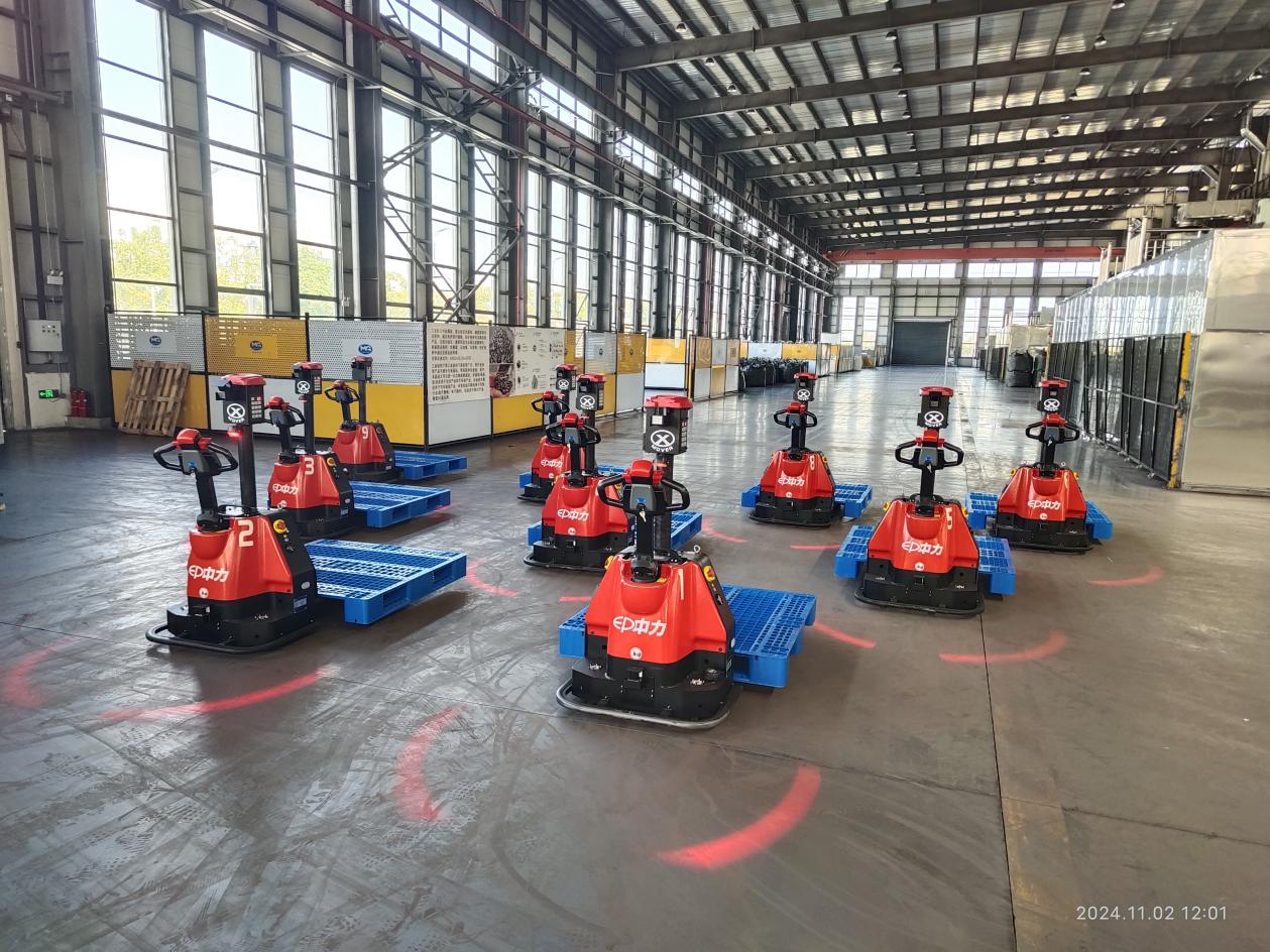 专攻长距离物料搬运：中力自动搬运车以“极简自动化”实现高效落地