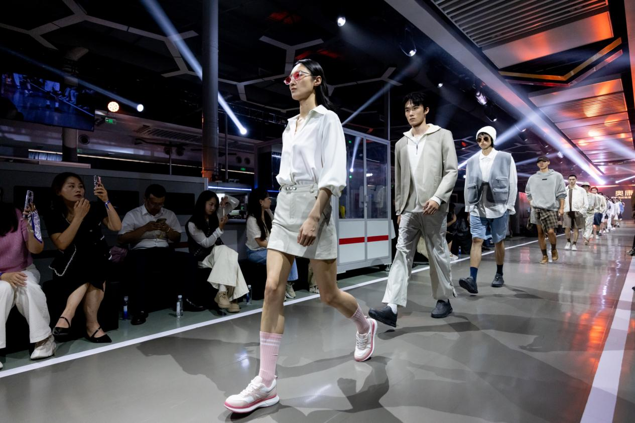 以创新重构“舒适”，让世界看见国潮实力！奥康国际荣获第十四届金融界“金智奖”杰出品牌奖