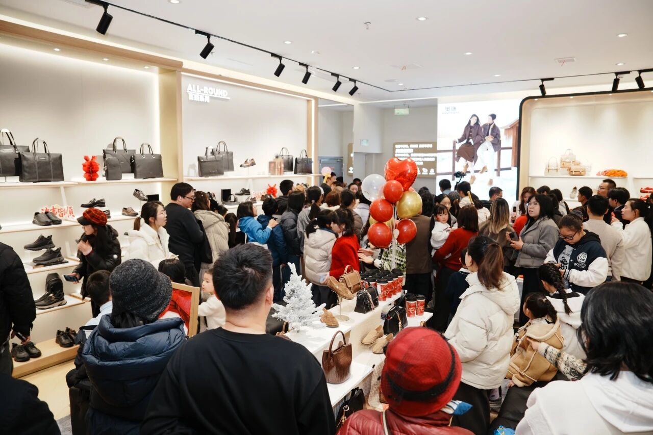 奥康携“温州法拉利”陈不为登陆滨江万象城 解锁舒适消费新潮流