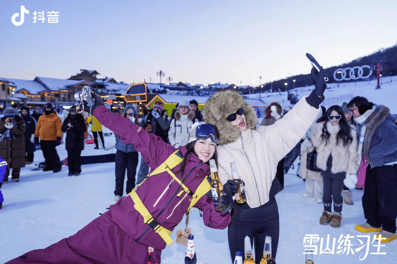 「雪山练习生」长白山开营,这届年轻人正在把雪场玩成秀场