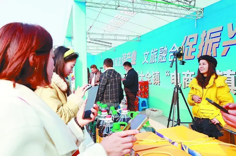 四川南充西充:“电商小镇”激发经济增长新活力