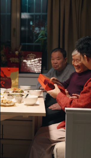 一条纪录片，揭开一场“春运关怀”