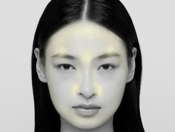 理想美肌大调查:底妆千变,毛孔“隐身”的清透感始终不变 花王教你“淡人时尚”:底妆学会留白,化妆取悦自己